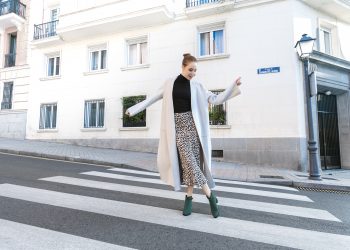 Conoce los mejores looks para combinar botas camperas con vestidos de invierno